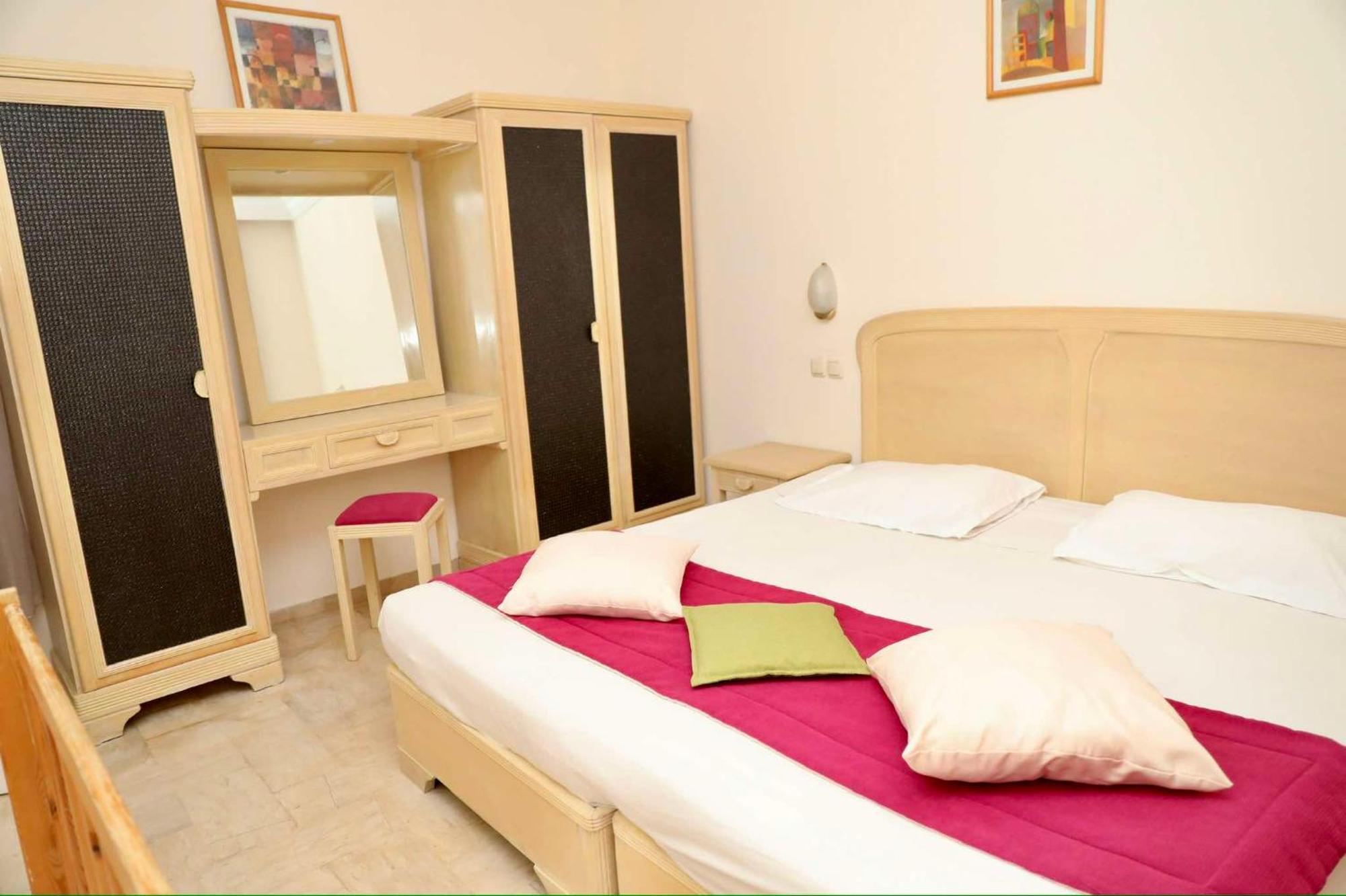 Appart Hotel Rodes Mezraia Zewnętrze zdjęcie